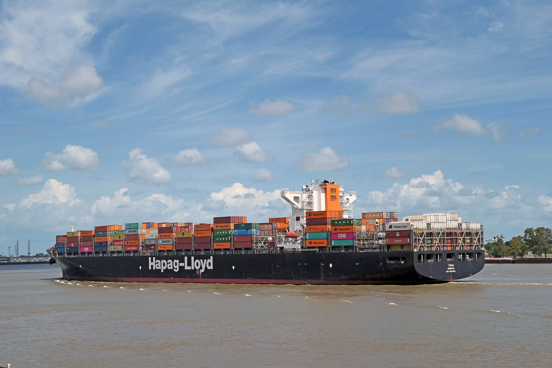 Illustrative image: Container ship Tirua on the Mississippi River